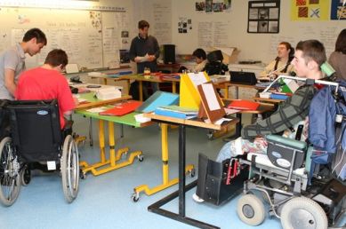 Classe di scuola con alunni con disabilità