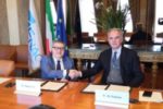 Il presidente della FISH Falabella e quello dell'ENAC Pierluigi Di Palma siglano l'accordo di collaborazione tra le due organizzazioni