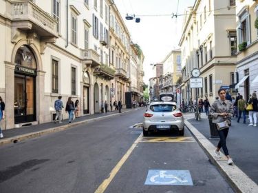 Parcheggio riservato a persone con disabilità di Milano