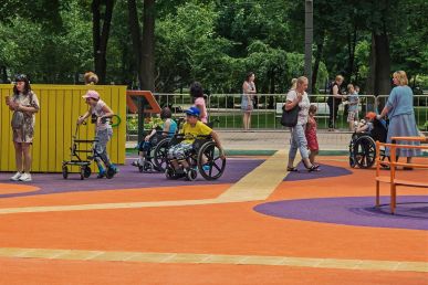 Parco giochi inclusivo