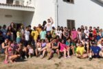 Foto di gruppo per le persone dell'AIPD in vacanza in Sardegna (©AIPD)