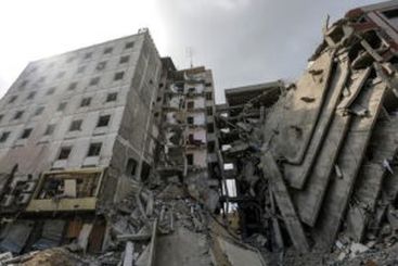 Edificio bombardato nella Striscia di Gaza (fonte: ANSA)