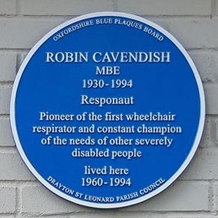 Targa blu dedicata a Robin Cavendish, a Drayton St Leonard