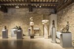 Una sala con sculture di donne nel Museo Omero di Ancona