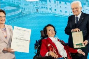 Paola Tricomi riceve dal presidente della Repubblica Mattarella l’onorificenza di Cavaliere dell’Ordine al Merito della Repubblica Italiana