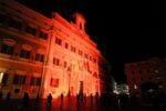 Anche lo scorso anno Palazzo Montecitorio a Roma, sede della Camera dei Deputati, si illuminò di rosso per la Giornata Mondiale della Sclerosi Multipla