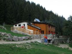 Il Rifugio Alpe Corte nelle Alpi Orobie, in Alta Val Seriana (Bergamo)