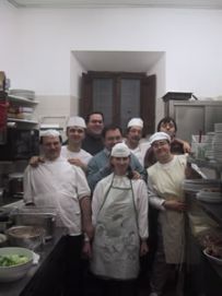 Nella cucina della «Trattoria degli Amici» di Roma