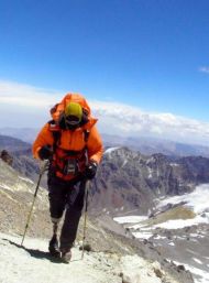 gennaio 2010: Roberto Bruzzone sta per arrivare sulla vetta dell'Aconcagua, la cima più alta delle Ande