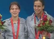 Da sinistra Cecilia Camellini e Maria Poiani Panigati, argento e oro a Pechino nel nuoto