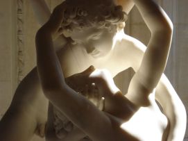 Particolare del bacio nel celebre gruppo scultoreo «Amore e Psiche» di Antonio Canova