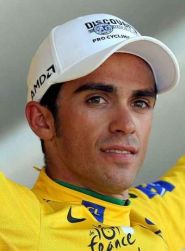 Anche il celebre ciclista spagnolo Alberto Contador è uno dei «casi» celebri di malformazione cavernosa cerebrale, in seguito alla quale nel 2004 venne sottoposto a un delicato intervento chirurgico
