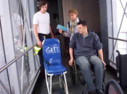 Persona con disabilità in aeroporto