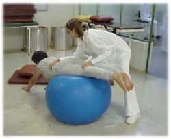 Esercizi di riabilitazione con fisioterapista
