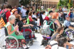 Partecipanti alla Prima Marcia della Visibilità delle Persone con Diversità Funzionali a Madrid, il 15 settembre 2007