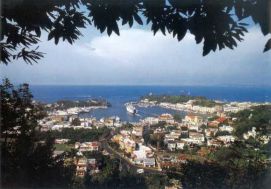 Un'immagine panoramica dell'Isola di Ischia, perla del Golfo di Napoli, dove si terrà il «campo avventura» promosso dall'UNIVOC partenopea