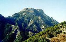 Monte Scuderi è situato sul versante jonico della Provincia di Messina