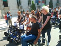 Un'immagine del «funerale alla disabilità» celebrato a Pescara il 31 agosto
