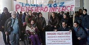 Sono stati in tanti a manifestare a Cagliari il 19 gennaio, contro i tagli ai piani personalizzati delle persone con disabilità (foto di ABC Sardegna)