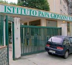 L'ingresso del tristemente noto Istituto Papa Giovanni XXIII di Serra d'Aiello (Cosenza)
