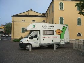 Lo Sportello Disabili Mobile durante la recente tappa a Ghedi (Brescia) 