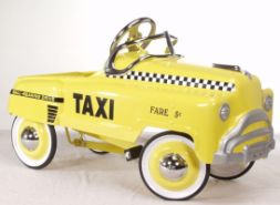 Modellino giallo di taxi