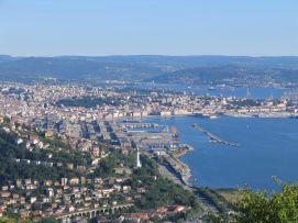 Un'immagine panoramica di Trieste, dove si stanno ristrutturando i silos asburgici oggetto della tesi premiata