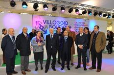 Rappresentanti istituzionali a Villaggio Solidale del 2011