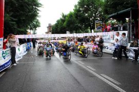 La partenza della tappa di Somma Lombardo (Varese) del Giro d'Italia di Handbike 2011